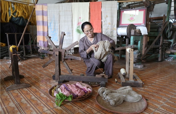 Nghệ nhân Phan Thị Thuận: Sáng tạo lối đi mới cho nghề lụa