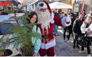 Ông già Noel lan toả không khí Giáng sinh trên khắp thế giới