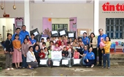 Đoàn thanh niên TTXVN trao tặng 'Tủ sách Đinh Hữu Dư' và làm thiện nguyện tại Lào Cai