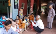 'Ông tiên đầu bạc' của học trò nghèo huyện miền núi tỉnh Đồng Nai 'Ông tiên đầu bạc' của học trò nghèo huyện miền núi tỉnh Đồng Nai