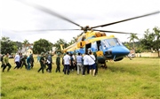 Bộ Quốc phòng điều trực thăng Mi-171 vận chuyển hàng cứu trợ khẩn cấp tới Điện Biên