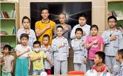 Tuyển thủ Quế Ngọc Hải tặng quà bệnh nhi Viện Huyết học - Truyền máu Trung ương Tuyển thủ Quế Ngọc Hải tặng quà bệnh nhi Viện Huyết học - Truyền máu Trung ương