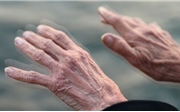 Những phương pháp chữa trị mới nào đã được phát triển để điều trị bệnh Parkinson?
