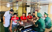 Bộ đội Biên phòng tiếp nhận 4 ngư dân gặp nạn trên biển