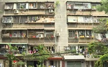 &#39;Chuồng cọp&#39; vây kín chung cư cũ ở TP Hồ Chí Minh