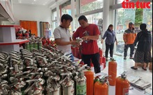 TP Hồ Chí Minh: Đề phòng hoả hoạn, người dân đổ xô đi mua các thiết bị PCCC