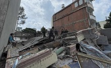 TP Hồ Chí Minh: Sập nhà 4 tầng, 7 người bị mắc kẹt
