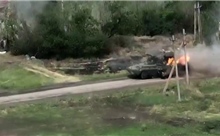 Video xe chiến đấu Bradley từ Mỹ giao chiến với xe bọc thép Nga trên chiến trường Ukraine