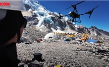 UAV đầu tiên trên thế giới giao hàng thành công lên đỉnh Everest