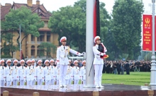 Lễ treo cờ rủ Quốc tang để tưởng nhớ Tổng Bí thư Nguyễn Phú Trọng tại quảng trường Ba Đình