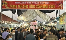 Du khách trẩy hội chợ Viềng, Nam Định