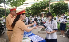 TP Hồ Chí Minh: Lực lượng CSGT hỗ trợ thí sinh dự thi tốt nghiệp THPT năm 2024