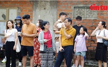 Thi tuyển sinh lớp 10 ở Hà Nội: Phụ huynh thấp thỏm, hồi hộp 