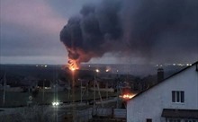 4 vụ nổ gần căn cứ không quân lớn của Nga, tên lửa phòng không kích hoạt gần cầu Crimea