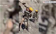 6 giờ sinh tử trong đường hầm ngập lũ bùn, nhóm công nhân Nepal may mắn sống sót