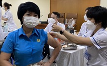 Phát động chiến dịch tiêm nhắc lại mũi 3, mũi vaccine phòng COVID-19 cho người lao động