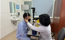 Chủ quan, nhiều người chấn thương mắt biến chứng nặng nề