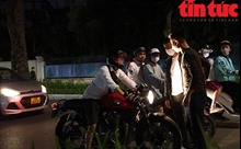 Cảnh sát 141 Hà Nội hoá trang xử lý các trường hợp sai phạm tham gia giao thông