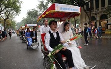 Tái hiện đám cưới người Hà Nội những năm 1980-1990 trên phố đi bộ