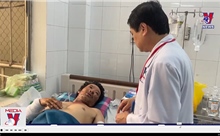 Quản lý công trình bị thợ hồ tẩm xăng đốt khi đang ngủ gây bỏng nặng
