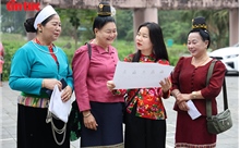 Đồng bào tại Làng Văn hóa – Du lịch các dân tộc Việt Nam hồ hởi đi bầu cử