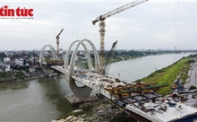 Cầu Đuống mới thành hình bên cầu cũ sắp tháo dỡ
