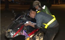 Đội SOS vá xe miễn phí ở Hóc Môn