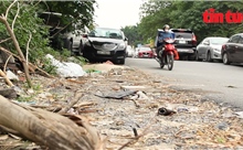 Đoạn đường dài 200m nối hai quận ở Hà Nội chậm tiến độ nhiều năm, ngổn ngang rác thải