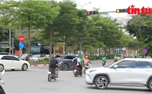 Xe máy đua nhau vượt đèn đỏ tại nơi thí điểm hệ thống giao thông thông minh