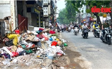 Vành đai 1 Hà Nội đoạn Hoàng Cầu - Voi Phục thi công &#39;xôi đỗ&#39;, ngập rác thải