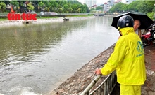 Hà Nội ngập nặng nhiều nơi, nhưng gần sông, hồ lại &#39;thoát&#39;
