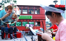 Tour trải nghiệm 'Hà Nội - Chạm miền ký ức': Nhìn, nghe, chạm, nếm và cảm nhận hương vị của di sản