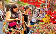 Giữ hồn Trung thu qua sắc màu tò he 