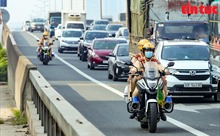 Ngày đầu CSGT tuần tra bằng mô tô đặc chủng: Phạt nhiều lái xe đi vào làn khẩn cấp 