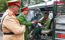 Ra quân xử lý xe 3 bánh tự chế, xe giả thương binh chở hàng hoá cồng kềnh