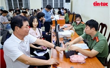 Cao điểm 50 ngày đêm cấp định danh điện tử mức độ 2 cho người nước ngoài tại Hà Nội