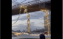 Video tàu Hải quân Mexico va vào cầu Brooklyn ở New York khiến hàng chục người bị thương 
