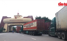 Cửa khẩu quốc tế Lao Bảo sôi động trở lại sau đại dịch COVID-19 