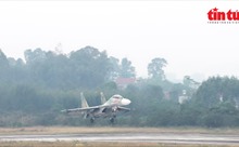Xem ‘Hổ mang chúa’ Su-30MK2 hợp luyện bay trình diễn phục vụ Triển lãm Quốc phòng quốc tế Việt Nam 2022 
