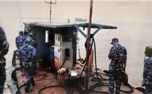 Cảnh sát biển tạm giữ tàu chở dầu không rõ nguồn gốc