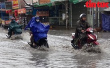 TP Hồ Chí Minh: Một số tuyến đường chìm trong nước sau cơn mưa lớn đầu mùa