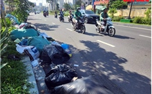 TP Hồ Chí Minh: Rác thải đổ bừa bãi trên nhiều tuyến đường gây ô nhiễm môi trường