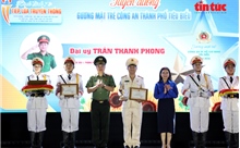 Công an TP Hồ Chí Minh ‘tiếp lửa truyền thống’, tôn vinh 30 gương mặt trẻ tiêu biểu
