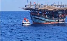 Tàu KN475 cứu nạn kịp thời 36 ngư dân trên tàu cá hỏng máy ở đặc khu Trường Sa