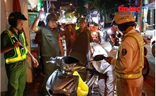 CSGT TP Hồ Chí Minh tăng cường kiểm tra nồng độ cồn đêm 19/8