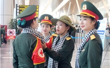Xúc động hình ảnh tiễn quân nhân rời TP Hồ Chí Minh về đơn vị sau Đại lễ A50