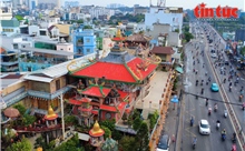 Độc đáo ngôi chùa được bao phủ bởi 30 tấn mảnh sành giữa lòng TP Hồ Chí Minh