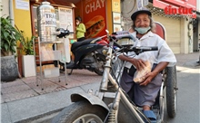 Ấm lòng ‘bánh mì treo&#39; và &#39;xôi treo’ miễn phí cho người khó khăn ở TP Hồ Chí Minh