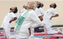 Video Thủ tướng và binh sĩ Ấn Độ luyện tập mừng Ngày Quốc tế Yoga