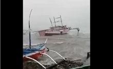 Video siêu bão Ragasa &#39;quần thảo&#39; dữ dội ở tỉnh ven biển của Philippines